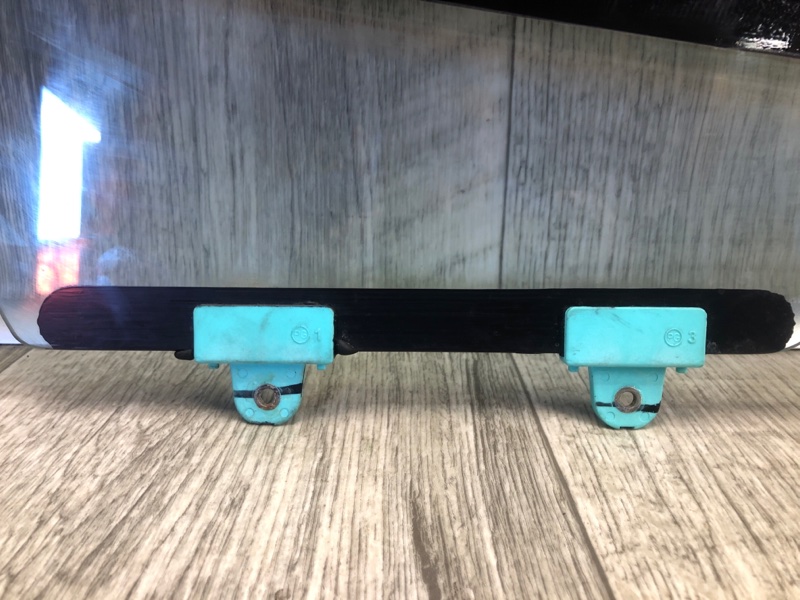 Стекло двери переднее левое NISSAN NV200 USA 13- 2.0 MR20DE