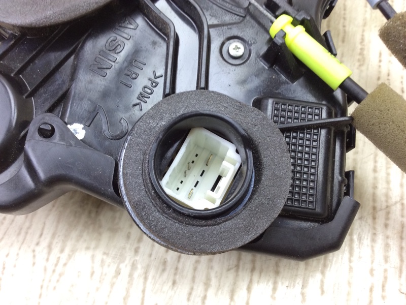 Замок двери передний правый TOYOTA CAMRY 40 06-11 ACV40 2.4 2AZFE