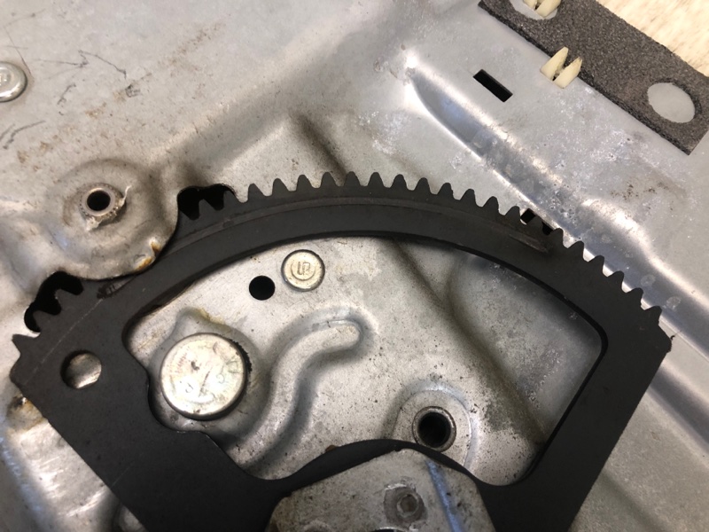 Стеклоподъемник задний левый KIA SOUL AM 08-13 G4NA