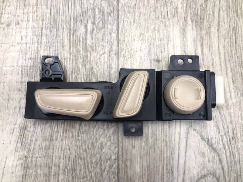 Запчасть блок кнопок памяти сидений передний левый TOYOTA CAMRY 70 17- 2020 GSV70 2.5 A25AFKS 8492206180E0 Б/У Блок кнопок памяти сидений передний левый TOYOTA CAMRY 70 17- 2020 GSV70 2.5 A25AFKS 8492206180E0 Б/У