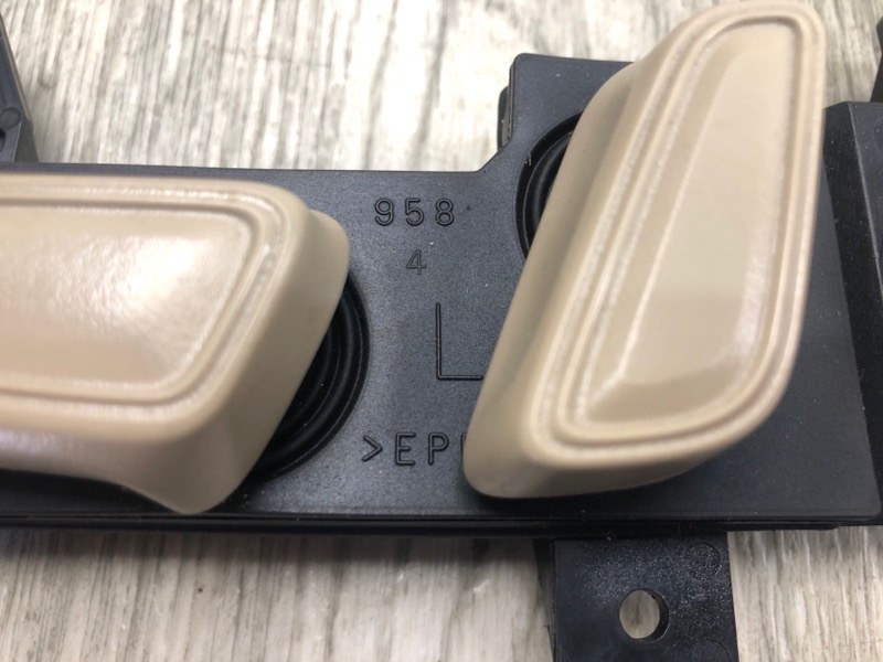 Блок кнопок памяти сидений передний левый CAMRY 70 17- 2020 GSV70 2.5 A25AFKS Блок кнопок памяти сидений передний левый CAMRY 70 17- 2020 GSV70 2.5 A25AFKS