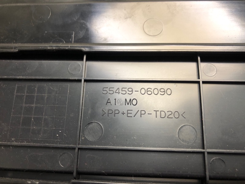 Бардачок CAMRY 70 17- 2020 GSV70 2.5 A25AFKS