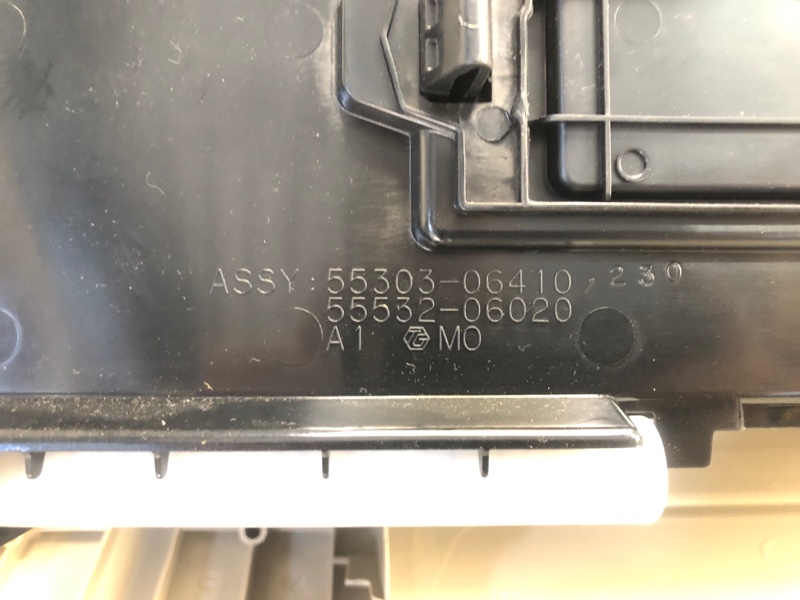 Бардачок CAMRY 70 17- 2020 GSV70 2.5 A25AFKS