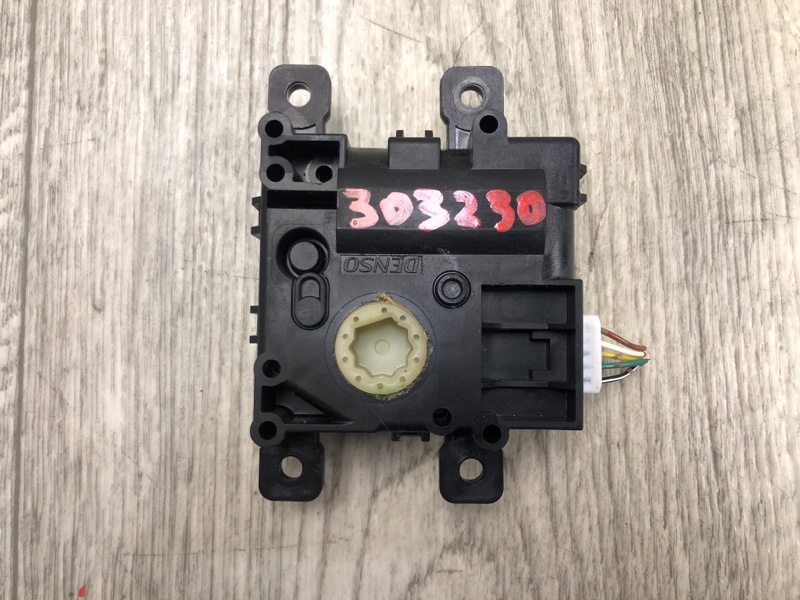 Запчасть моторчик печки TOYOTA CAMRY 70 17- 2020 GSV70 2.5 A25AFKS 871060E130 Б/У Моторчик печки TOYOTA CAMRY 70 17- 2020 GSV70 2.5 A25AFKS 871060E130 Б/У