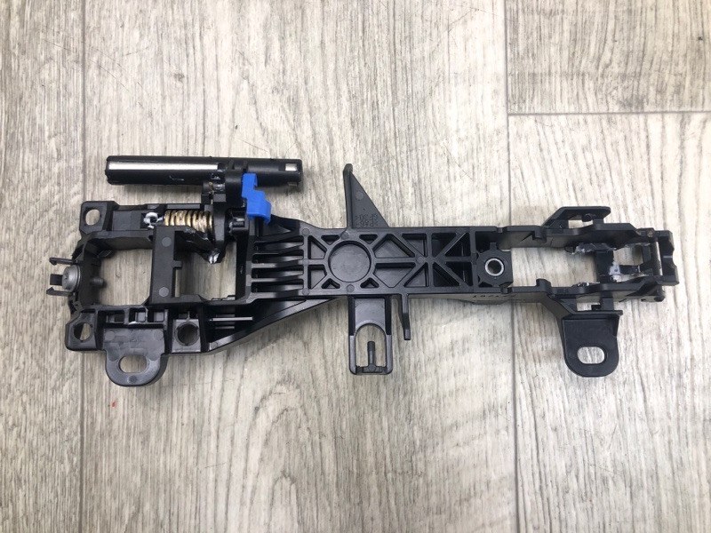 Кронштейн ручки двери передний левый CAMRY 70 17- 2020 GSV70 2.5 A25AFKS Кронштейн ручки двери передний левый CAMRY 70 17- 2020 GSV70 2.5 A25AFKS