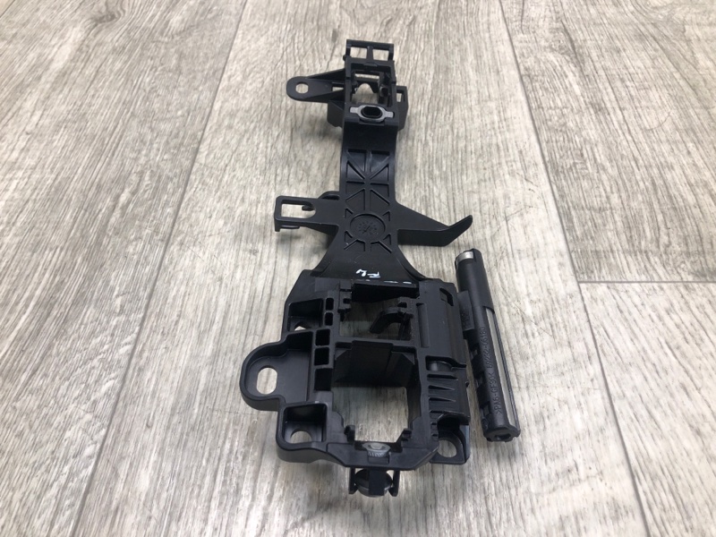 Кронштейн ручки двери передний левый TOYOTA CAMRY 70 17- GSV70 2.5 A25AFKS Кронштейн ручки двери передний левый TOYOTA CAMRY 70 17- GSV70 2.5 A25AFKS