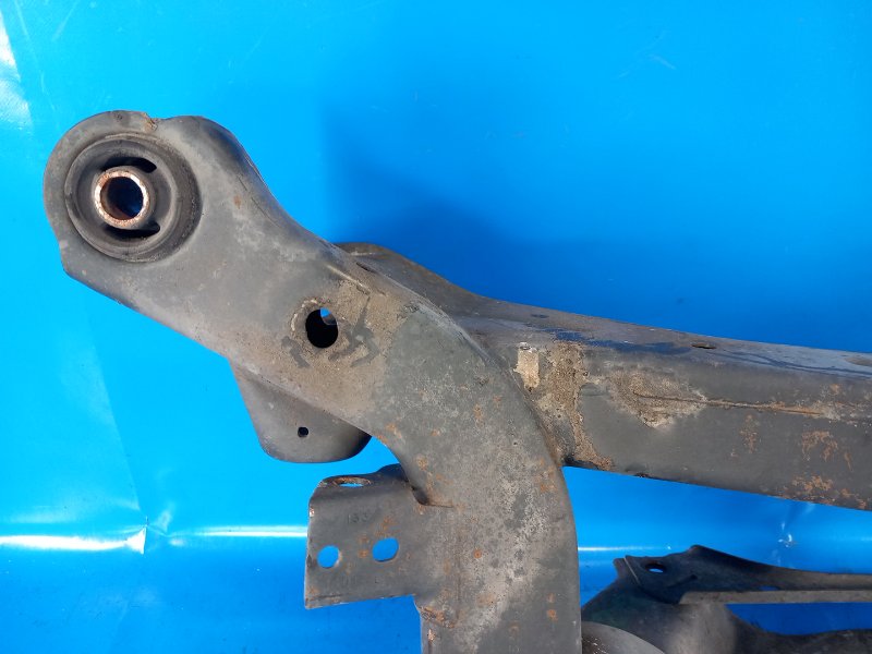 Балка задней подвески 200 10-14 2012 2.4 ED3