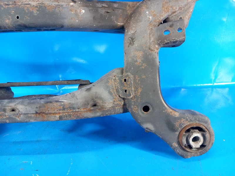 Балка задней подвески 200 10-14 2012 2.4 ED3