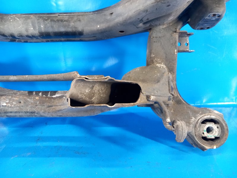 Балка задней подвески 200 10-14 2012 2.4 ED3