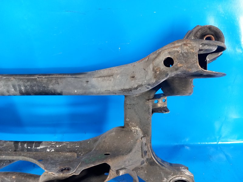 Балка задней подвески 200 10-14 2012 2.4 ED3