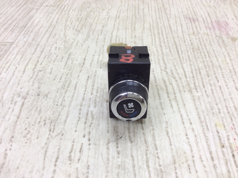 Кнопка обогрева сидений NISSAN PATHFINDER R52 12-21 2015 R52 3.5 VQ35DE 25170-1LA0D Б/У