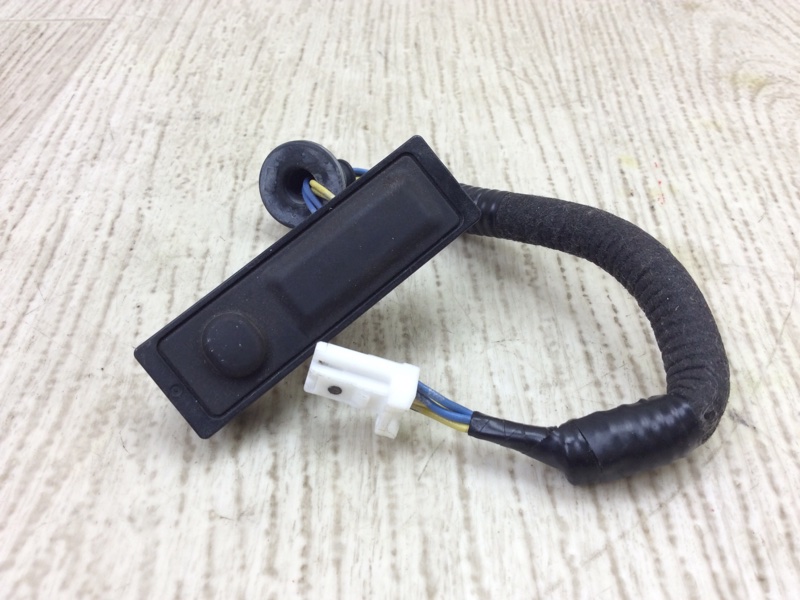 Запчасть кнопка открывания багажника наружная NISSAN PATHFINDER R52 12-21 2015 R52 3.5 VQ35DE 253803JA0A Б/У Кнопка открывания багажника наружная NISSAN PATHFINDER R52 12-21 2015 R52 3.5 VQ35DE 253803JA0A Б/У