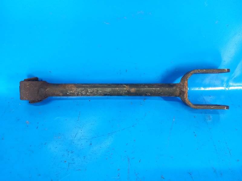Рычаг задней подвески поперечный верхний 200 10-14 2013 3.6 ERB