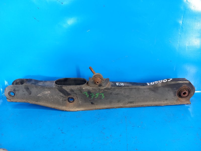 Рычаг задней подвески поперечный правый 200 10-14 2013 3.6 ERB Рычаг задней подвески поперечный правый 200 10-14 2013 3.6 ERB