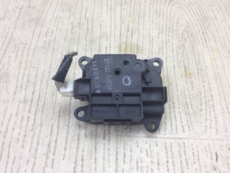 Моторчик заслонки печки PATHFINDER R52 12-21 2015 R52 3.5 VQ35DE