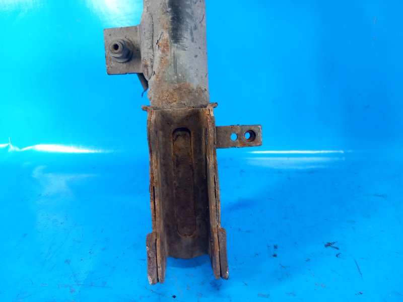 Амортизатор передний левый 200 10-14 2013 3.6 ERB