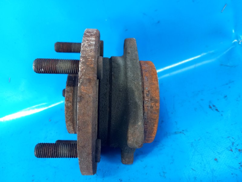 Ступица передняя правая 200 10-14 2013 3.6 ERB