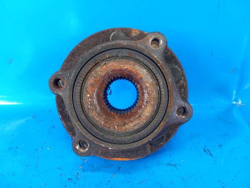 Ступица передняя левая 200 10-14 2012 2.4 ED3