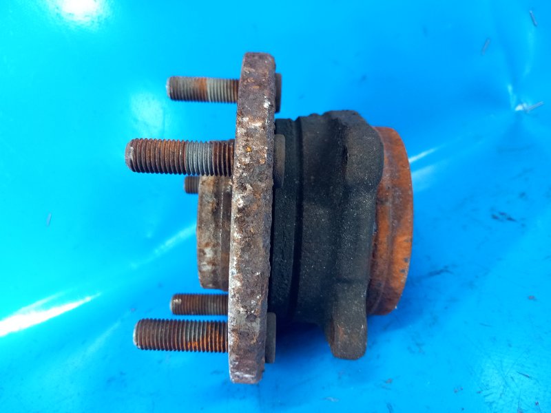 Ступица передняя левая 200 10-14 2013 3.6 ERB Ступица передняя левая 200 10-14 2013 3.6 ERB