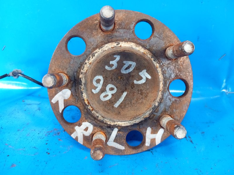 Ступица задняя левая 200 10-14 2013 3.6 ERB Ступица задняя левая 200 10-14 2013 3.6 ERB