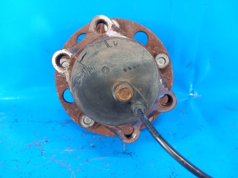 Ступица задняя левая 200 10-14 2013 3.6 ERB Ступица задняя левая 200 10-14 2013 3.6 ERB