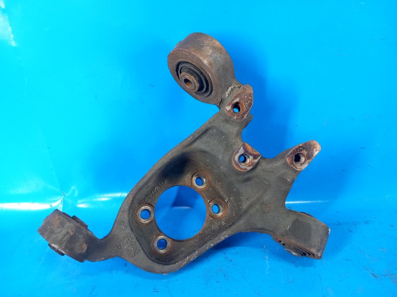 Цапфа задняя правая 200 10-14 2012 2.4 ED3