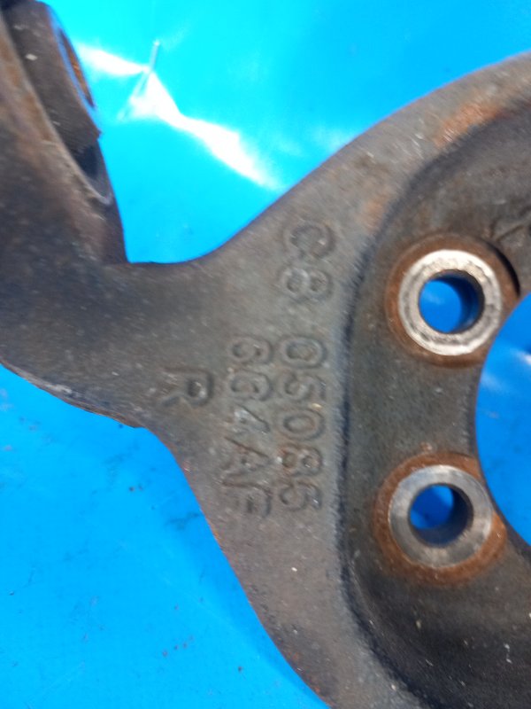 Цапфа задняя правая 200 10-14 2012 2.4 ED3