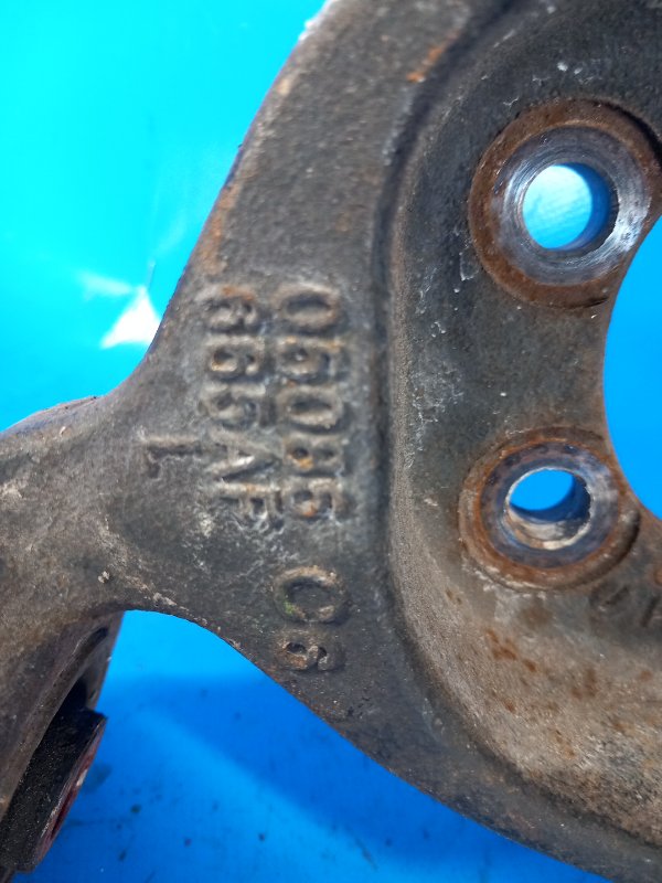 Цапфа задняя левая 200 10-14 2012 2.4 ED3 Цапфа задняя левая 200 10-14 2012 2.4 ED3