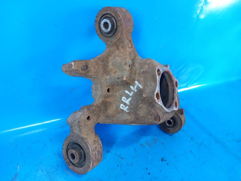 Цапфа задняя левая 200 10-14 2013 3.6 ERB