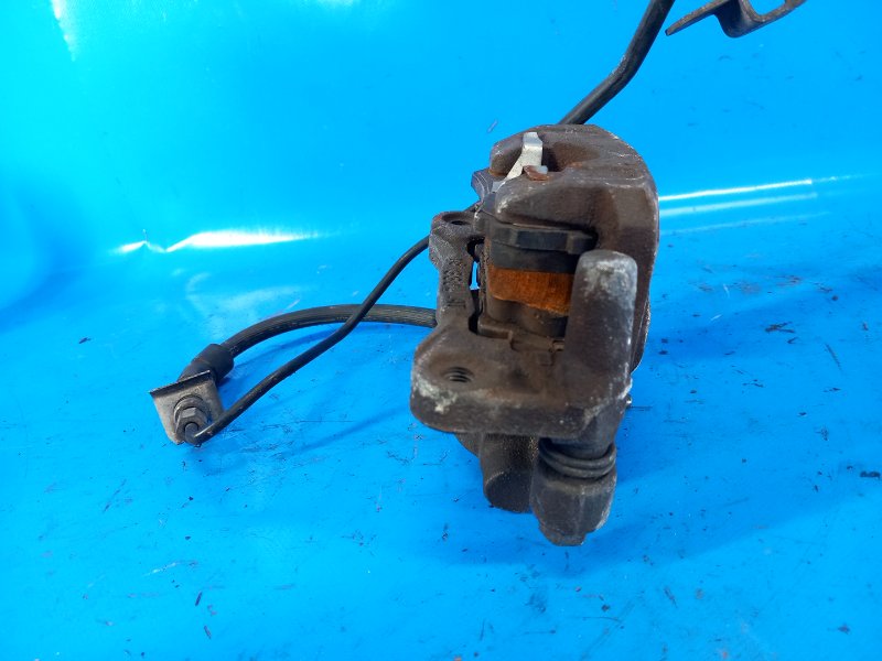 Суппорт тормозной задний левый 200 10-14 2012 2.4 ED3