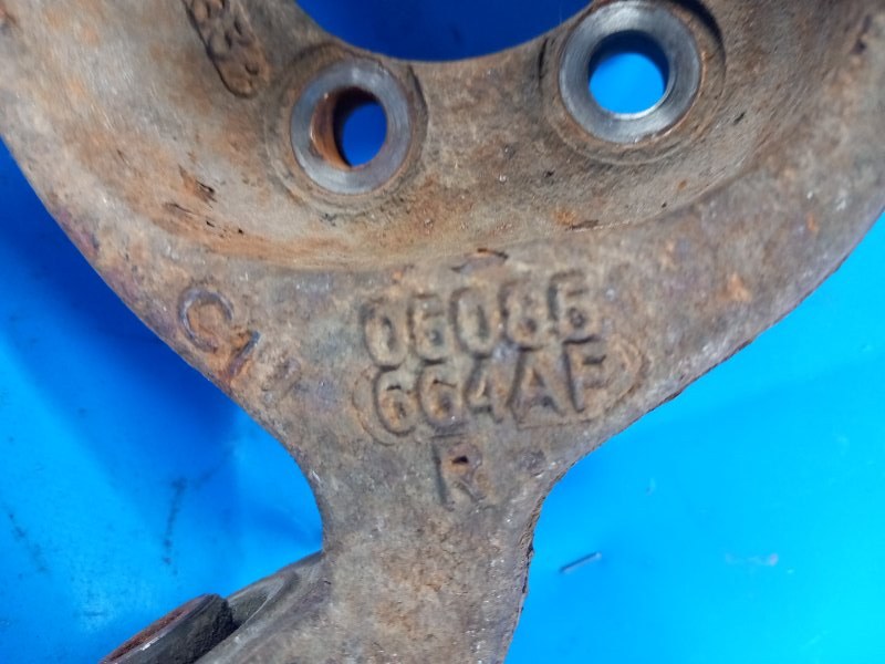 Цапфа задняя правая 200 10-14 2013 3.6 ERB