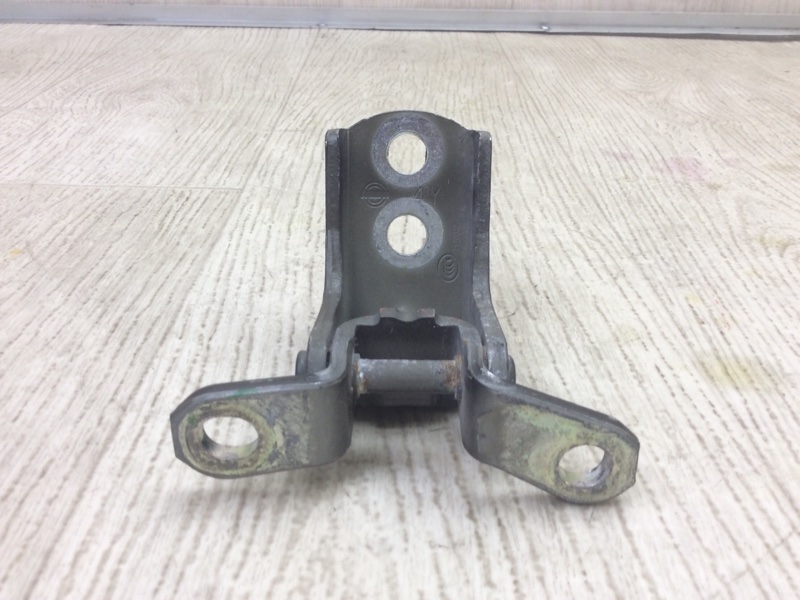 Петля двери верхняя передняя левая PATHFINDER R52 12-21 2015 R52 3.5 VQ35DE