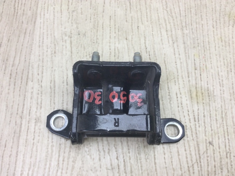 Петля двери верхняя задняя правая NISSAN PATHFINDER R52 12-21 2015 R52 3.5 VQ35DE 824009AM0A Б/У