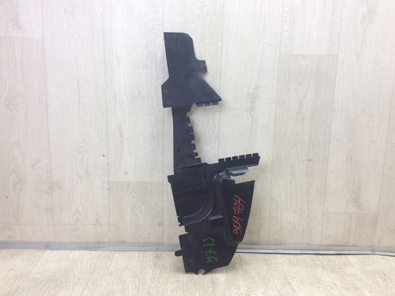 Дефлектор радиатора правый NISSAN PATHFINDER R52 12-21 2015 R52 3.5 VQ35DE 921843KA0A Б/У