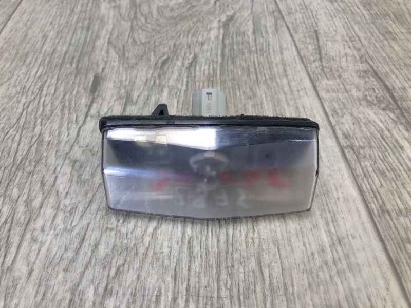 Запчасть подсветка номера TOYOTA PRIUS - 30 09-17 2013 ZVW30 1.8 2ZRFXE 8127053011 Б/У Подсветка номера TOYOTA PRIUS - 30 09-17 2013 ZVW30 1.8 2ZRFXE 8127053011 Б/У
