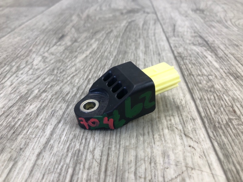 Датчик удара левый TOYOTA PRIUS - 30 09-17 ZVW30 1.8 2ZRFXE Датчик удара левый TOYOTA PRIUS - 30 09-17 ZVW30 1.8 2ZRFXE