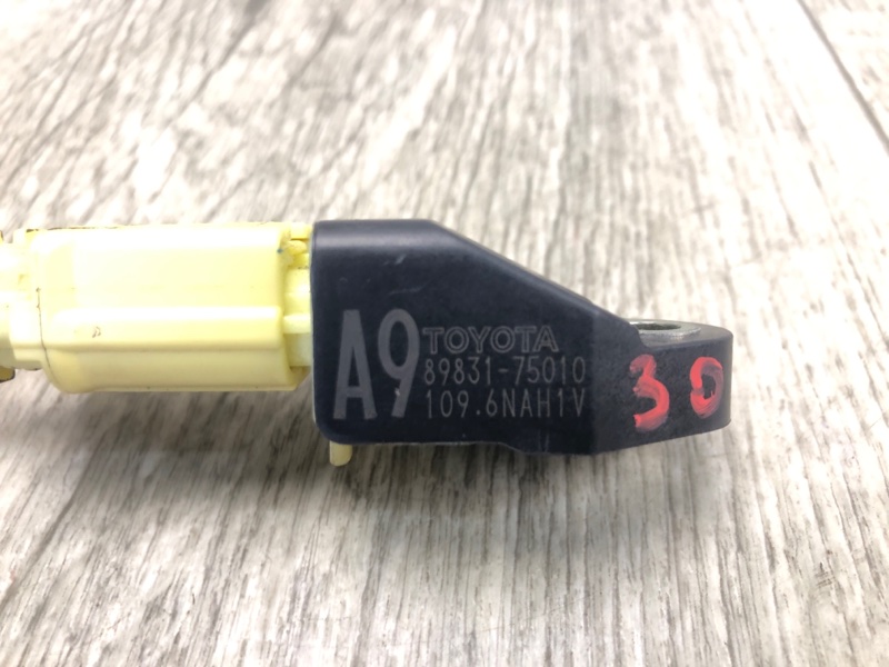 Датчик удара левый PRIUS - 30 09-17 2013 ZVW30 1.8 2ZRFXE Датчик удара левый PRIUS - 30 09-17 2013 ZVW30 1.8 2ZRFXE