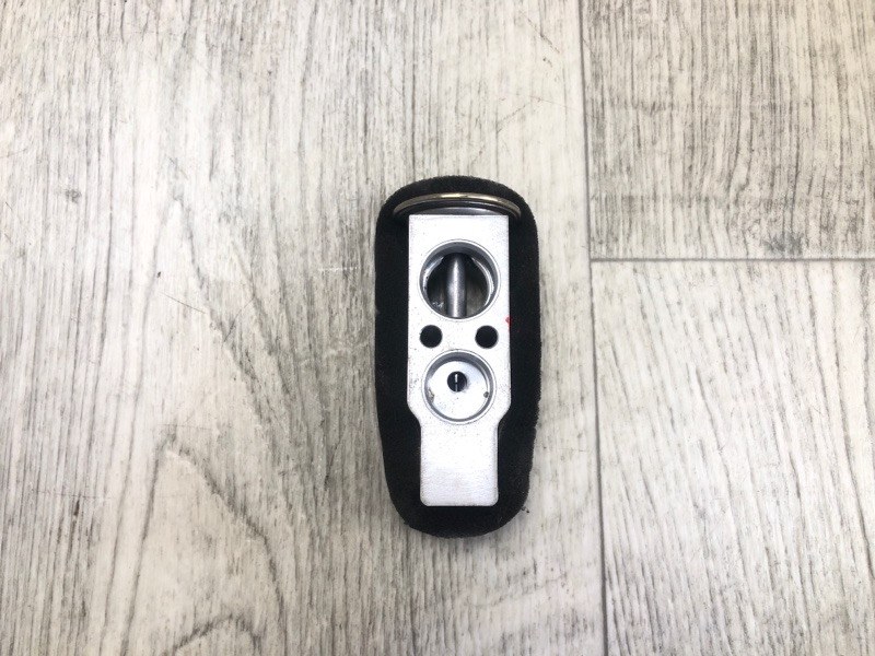 Клапан кондиционера TOYOTA PRIUS - 30 09-17 2013 ZVW30 1.8 2ZRFXE 8851547040 Б/У