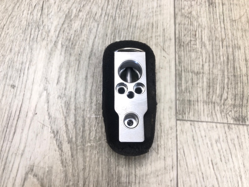 Клапан кондиционера PRIUS - 30 09-17 2013 ZVW30 1.8 2ZRFXE