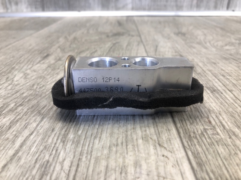 Клапан кондиционера TOYOTA PRIUS - 30 09-17 ZVW30 1.8 2ZRFXE