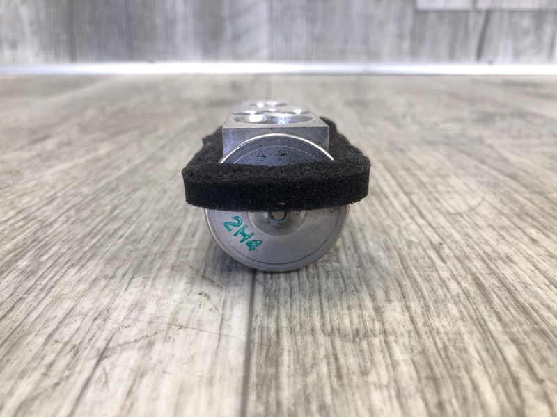 Клапан кондиционера PRIUS - 30 09-17 2013 ZVW30 1.8 2ZRFXE