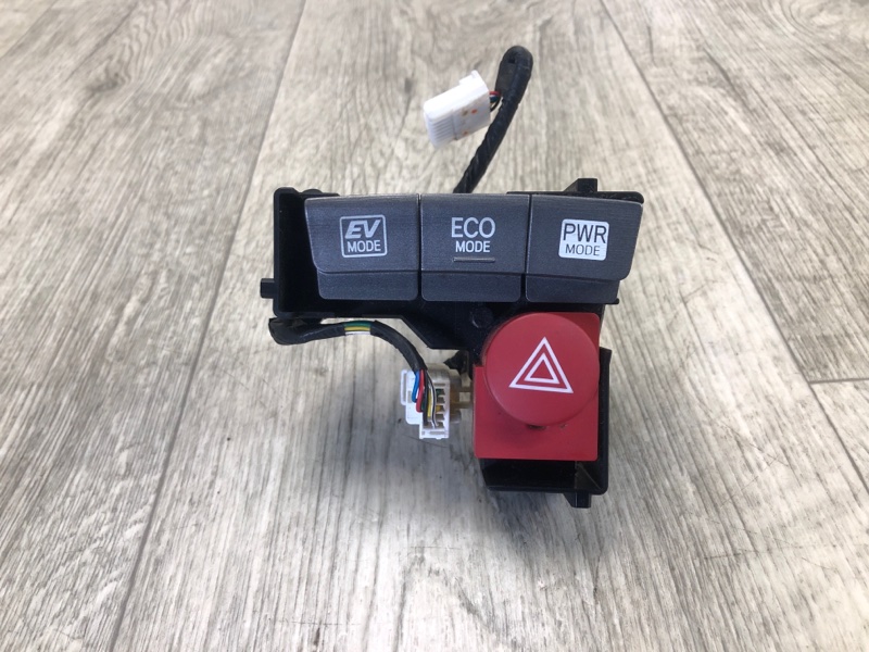 Кнопка аварийной сигнализации TOYOTA PRIUS - 30 09-17 2013 ZVW30 1.8 2ZRFXE 8401247061 Б/У