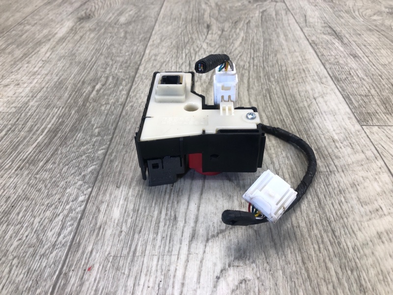 Кнопка аварийной сигнализации PRIUS - 30 09-17 2013 ZVW30 1.8 2ZRFXE