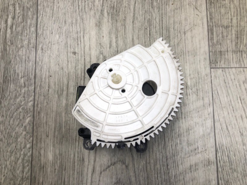 Моторчик заслонки печки PRIUS - 30 09-17 2013 ZVW30 1.8 2ZRFXE Моторчик заслонки печки PRIUS - 30 09-17 2013 ZVW30 1.8 2ZRFXE