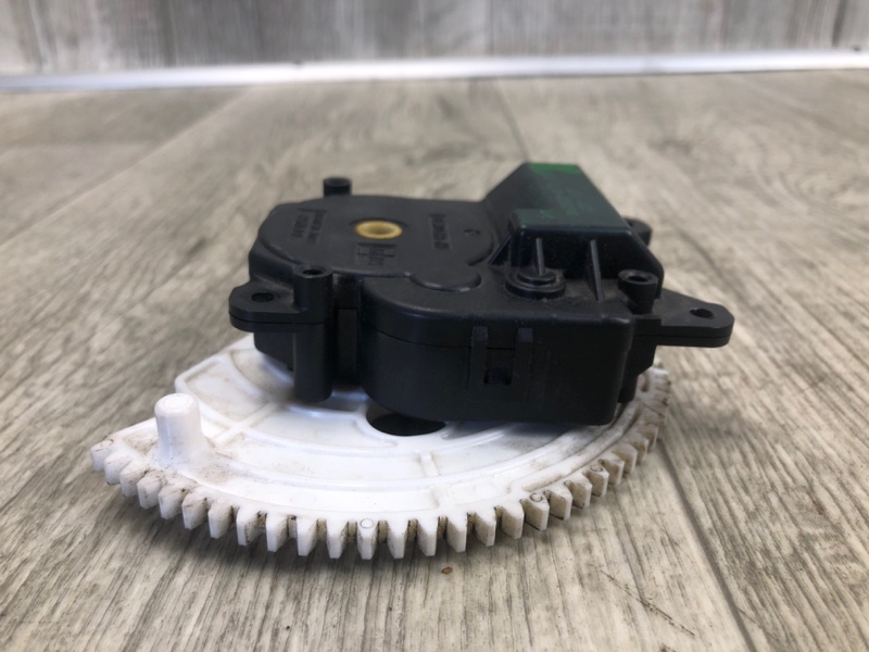 Моторчик заслонки печки PRIUS - 30 09-17 2013 ZVW30 1.8 2ZRFXE Моторчик заслонки печки PRIUS - 30 09-17 2013 ZVW30 1.8 2ZRFXE