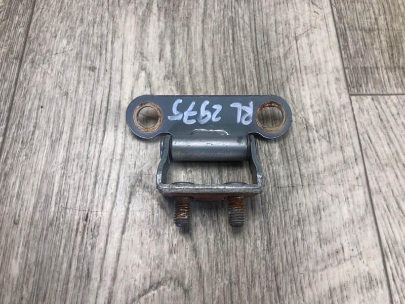 Петля крышки багажника TOYOTA PRIUS - 30 09-17 2013 ZVW30 1.8 2ZRFXE 6881047010 Б/У