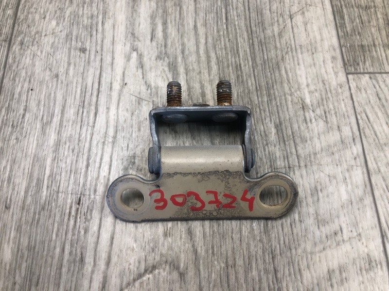 Петля крышки багажника PRIUS - 30 09-17 2013 ZVW30 1.8 2ZRFXE