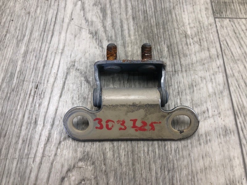 Петля крышки багажника PRIUS - 30 09-17 2013 ZVW30 1.8 2ZRFXE Петля крышки багажника PRIUS - 30 09-17 2013 ZVW30 1.8 2ZRFXE