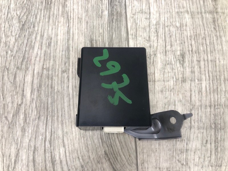 Блок электронный TOYOTA PRIUS - 30 09-17 2013 ZVW30 1.8 2ZRFXE 86572-47070 Б/У