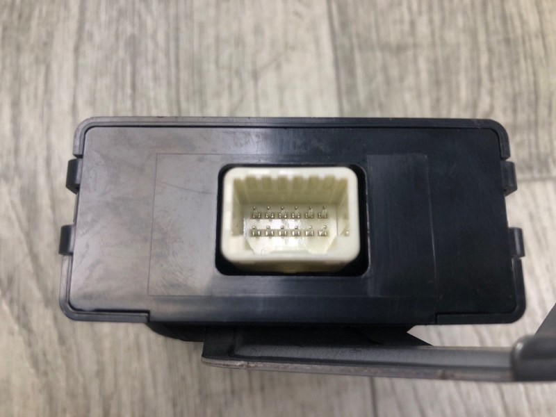 Блок электронный PRIUS - 30 09-17 2013 ZVW30 1.8 2ZRFXE